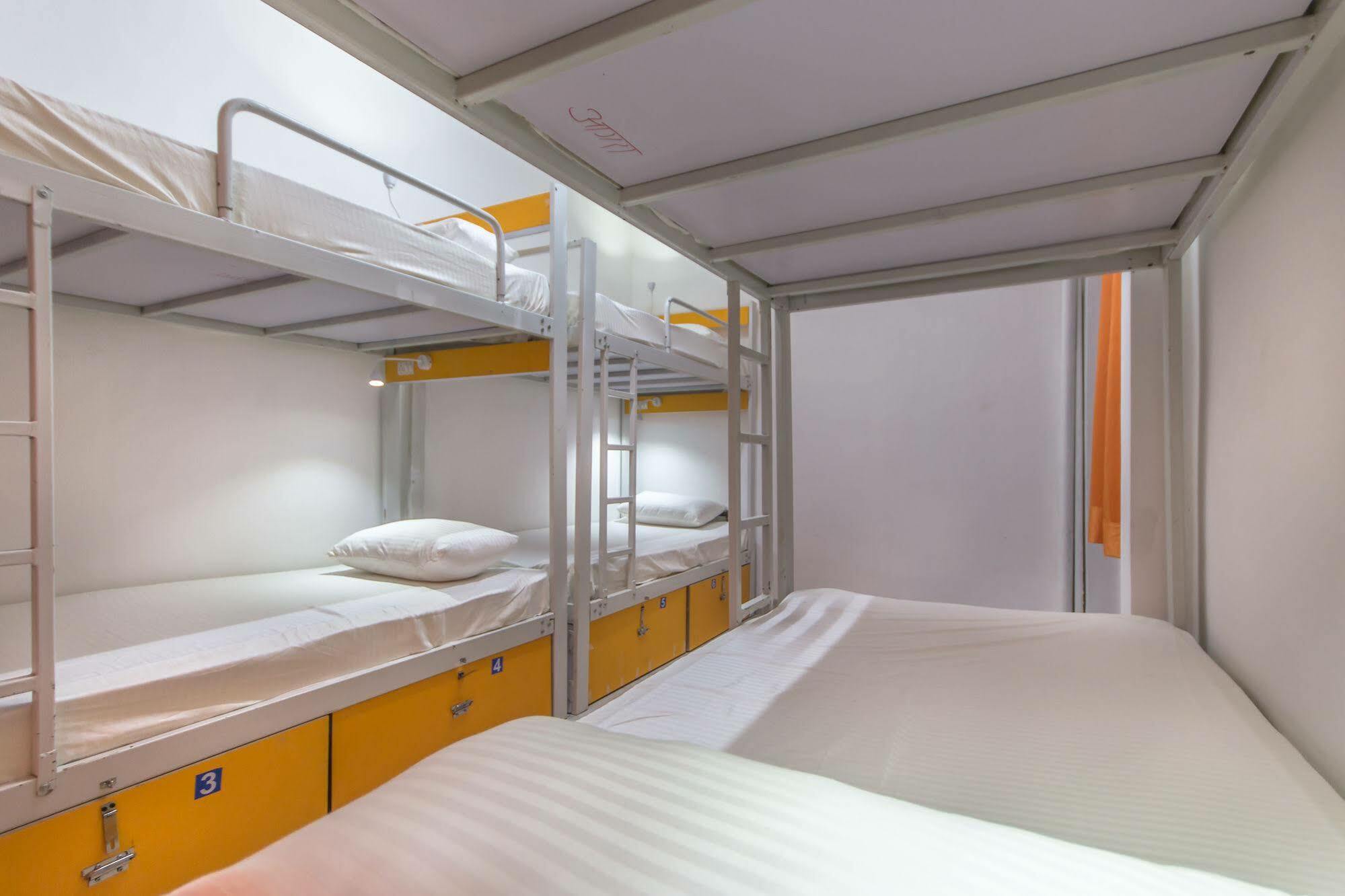 Bunk Hostel Delhi Nuova Delhi Esterno foto