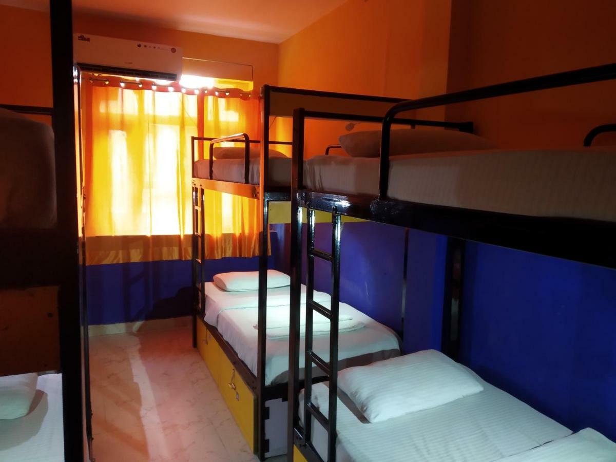 Bunk Hostel Delhi Nuova Delhi Esterno foto